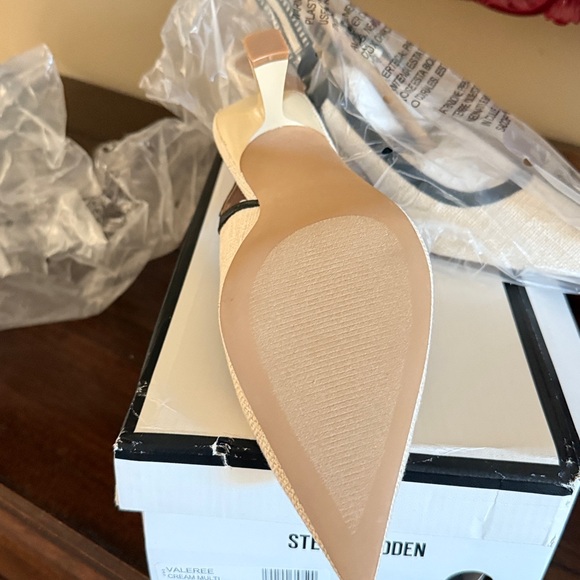 Steve Madden Cream and Black Valerie sandal New in box size 7 - Picture 3 of 3